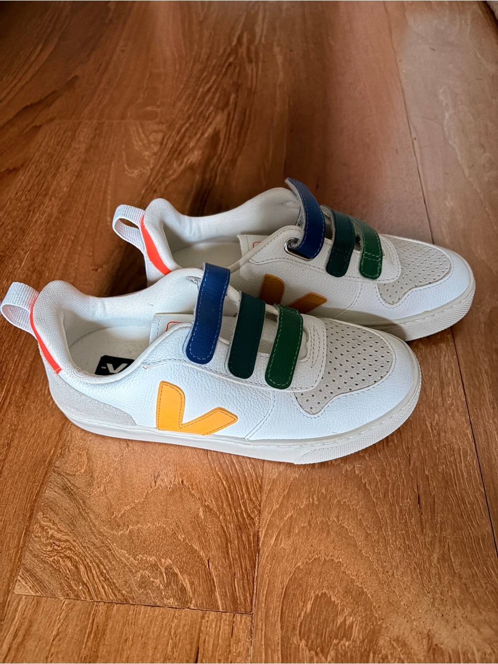 Veja Kids leather sneaker -BRAND NEW